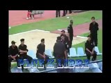 شوف زوز بوليسية توانسة يتعاركو بالبونية في وسط الملعب !!
