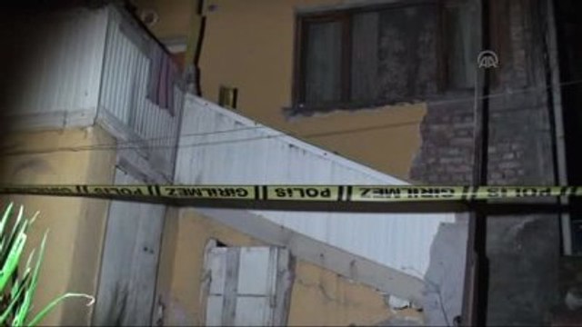 Sokakta Kalan Kadına Polis Sahip Çıktı