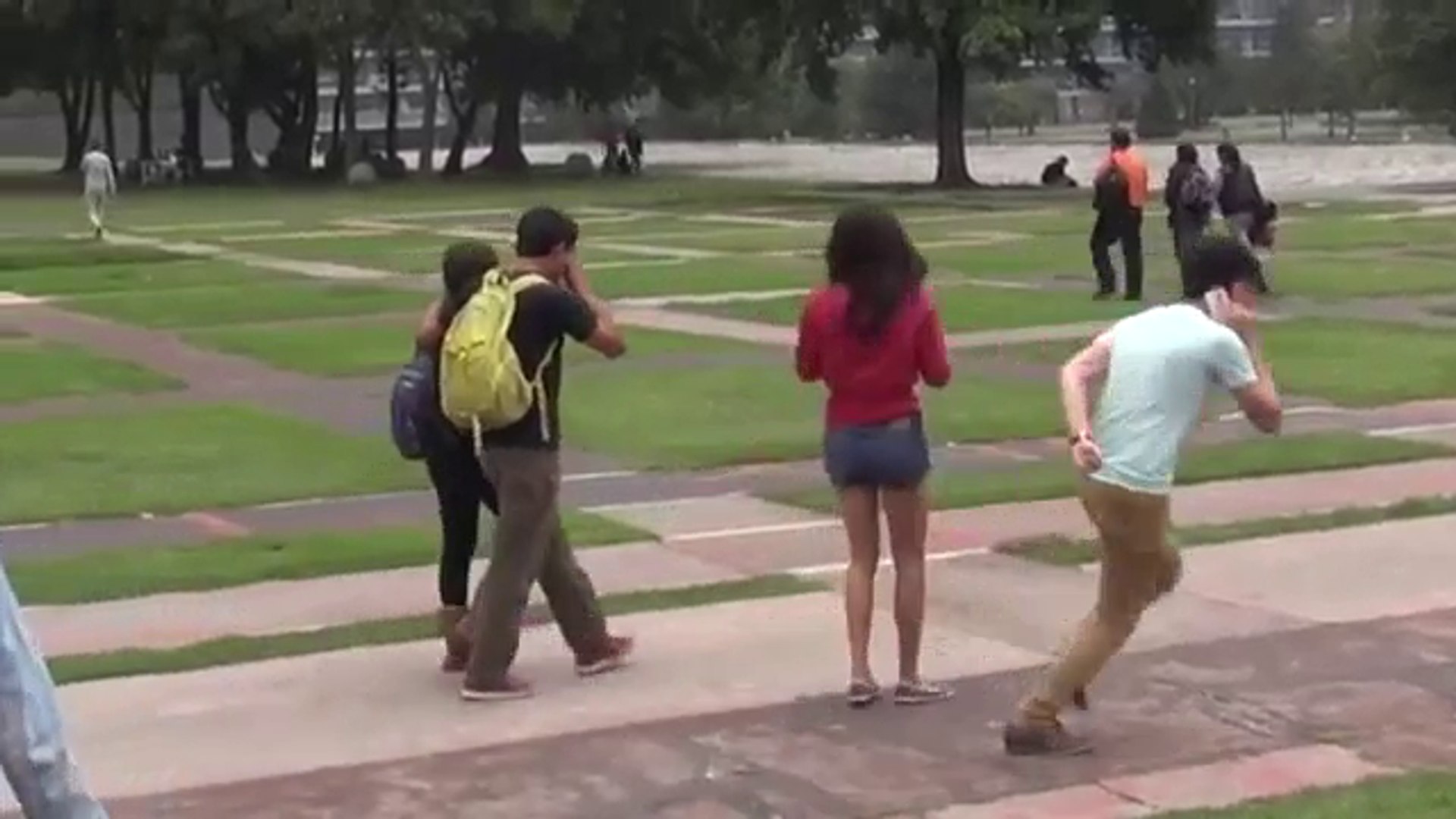 TOUCH HER ASS FREE AT THE STREET! TOCAR SU CULO GRATUITA EN LA CALLE! -  video Dailymotion