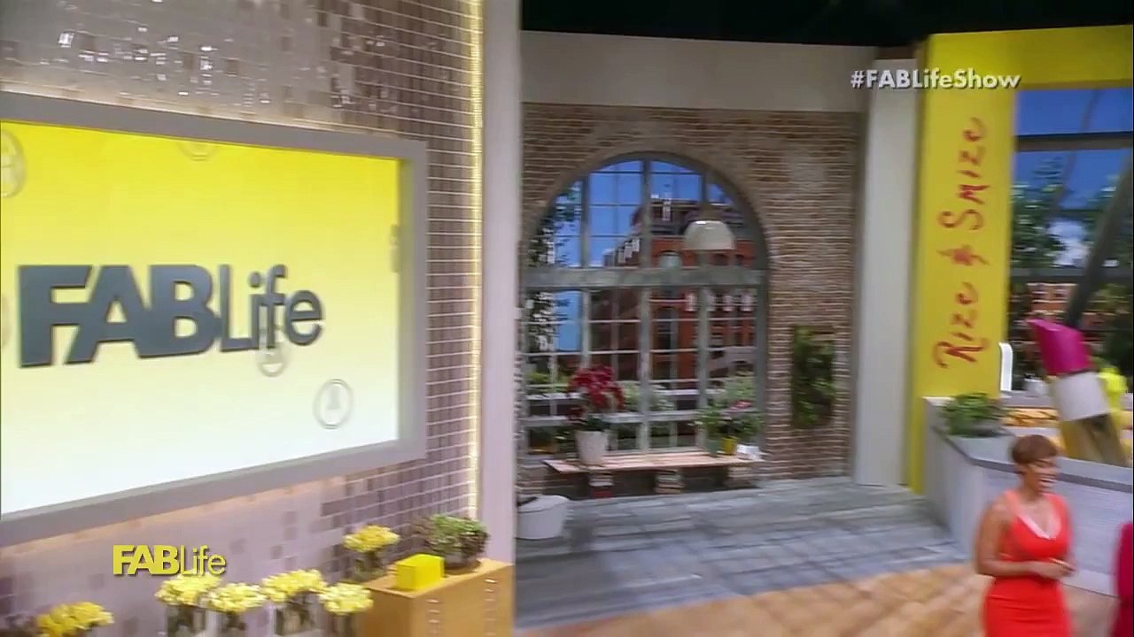 Elle est sur le point de jeter les lits de ses quadruplés, mais une femme arrive avec une idée géniale!