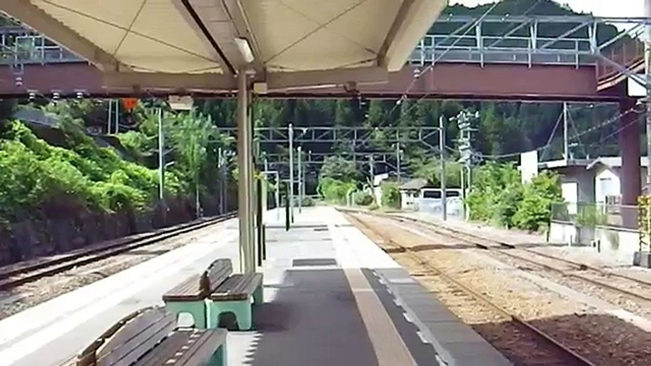 JR Hiraoka station