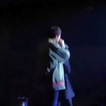 Lee Kwang Soo và Song Joong Ki tại Concert của Turbo ở Seoul( Lee Kwang Soo khoe body)