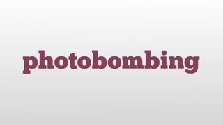 photobombing meaning and pronunciation