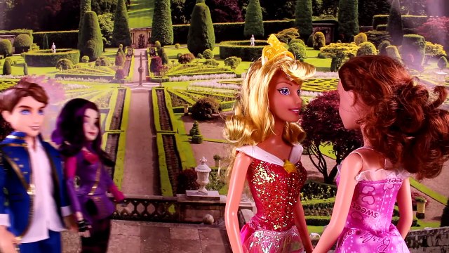 Descendants Mal & Evie Are Kidnapped! With Descendants Ben, Jay, Frozen Elsa & Anna Part 1