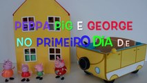 Pig George da Familia Peppa Pig no Primeiro dia de Aula na nova Escola!!! Em Portugues