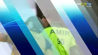 Shahid Afridi Takes An Amazing Catch of White