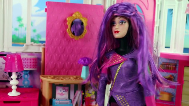 Mal Switched by Evil Queen after Descendants Chad Kidnaps Her. DisneyToysFan
