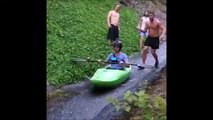Un kayak et un plongeur font une descente vertigineuse dans un déversoir