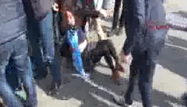 Polisten kadınlara sert müdahale, yaka paça gözaltı