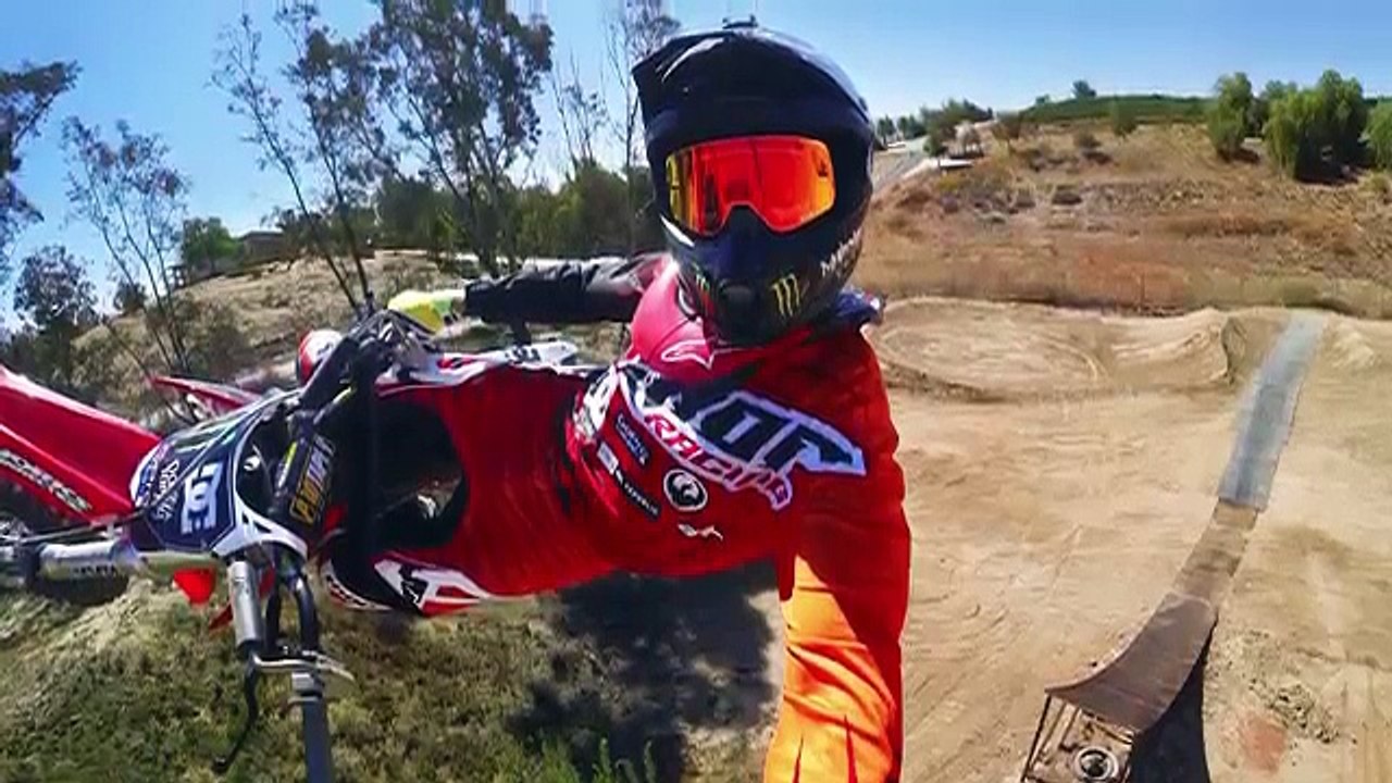 GoPro HERO4 Silver Pro-quality capture. Touch-display conven