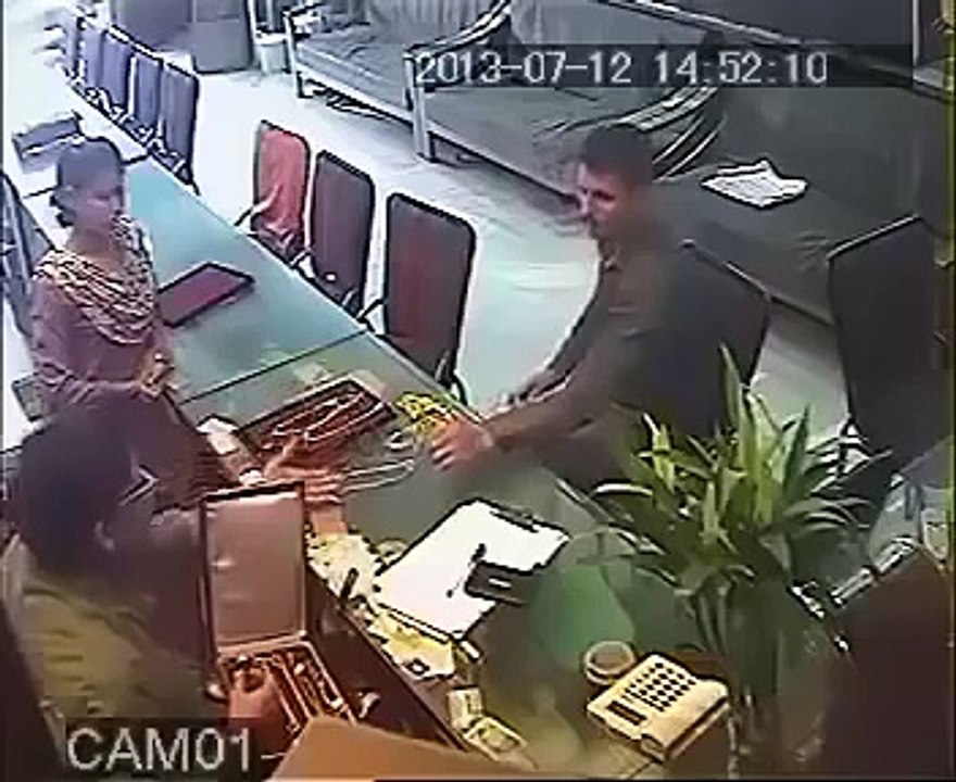 Man caught on CCTV camera -Beaware