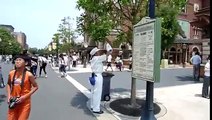 東京ディズニーシー掃除のお兄さん（2 5）   Tokyo DisneySea®