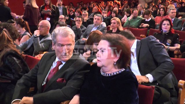 Report TV - Saimir Pirgu sukses me koncertin Veliaj: Opera me shume vende