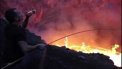 Volkanik Dağın Lavlarını Kamp Ateşi Niyetine Kullanmak Yok B