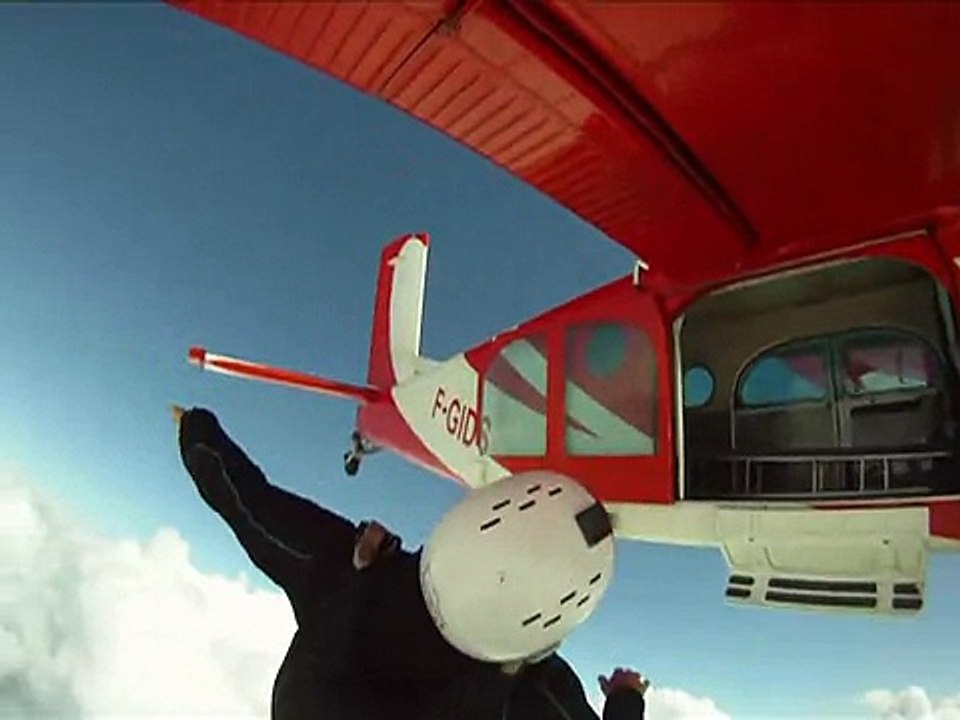 Attitude Sport PARACHUTE extrait