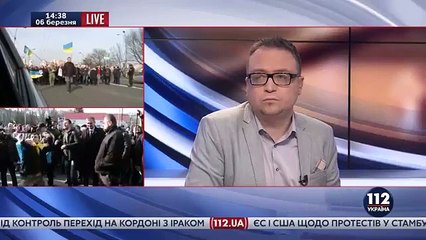 Скандируя   Путин это в тебя летят тухлые яйца , активисты закидали яйцами посольство РФ в Киеве