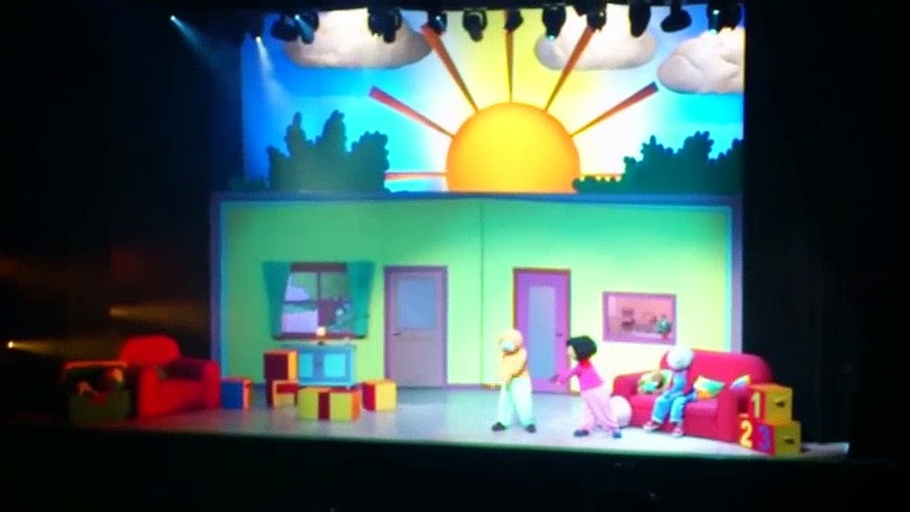 TCHOUPI spectacle à Lille musique "trouver un cadeau".mp4  Dessins Animés T'choupi