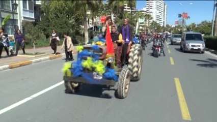 Kadınlar Günü Kortejinde "Traktörlü Kadın"