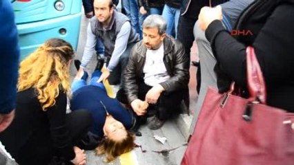 Manisa Kardeşinin Gözü Önünde Otobüs Çarpan Kadın Yaralandı
