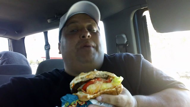 Carls Jr. Buffalo Blue Cheese Burger REVIEW!!