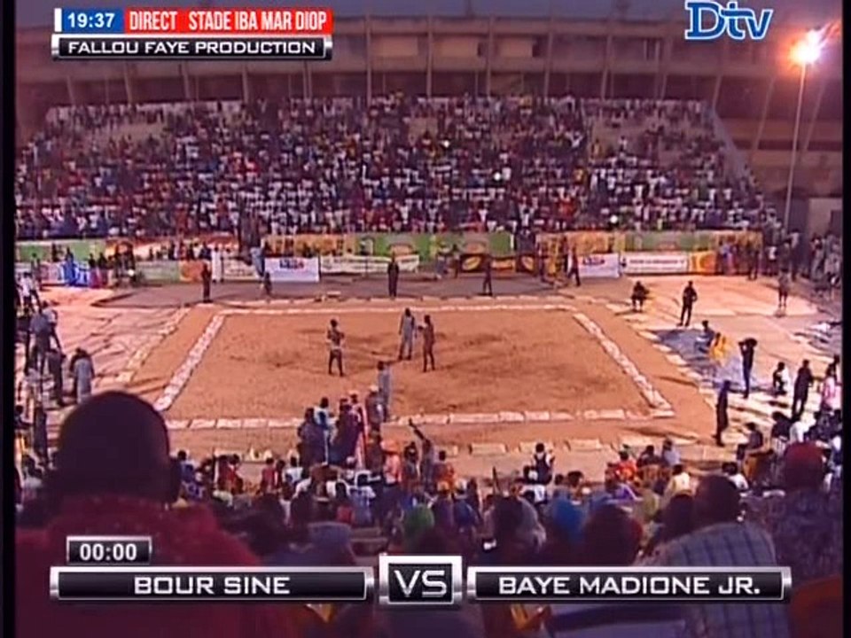 Lutte Fallou Faye Production: Bour Sine bat Baye Madione Jr