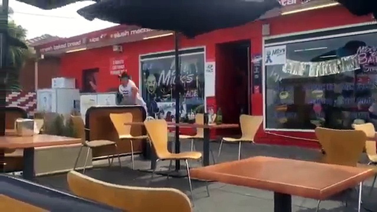 Беги! Розыгрыш с бомбой  ржу не могу  напугали народ до смерти