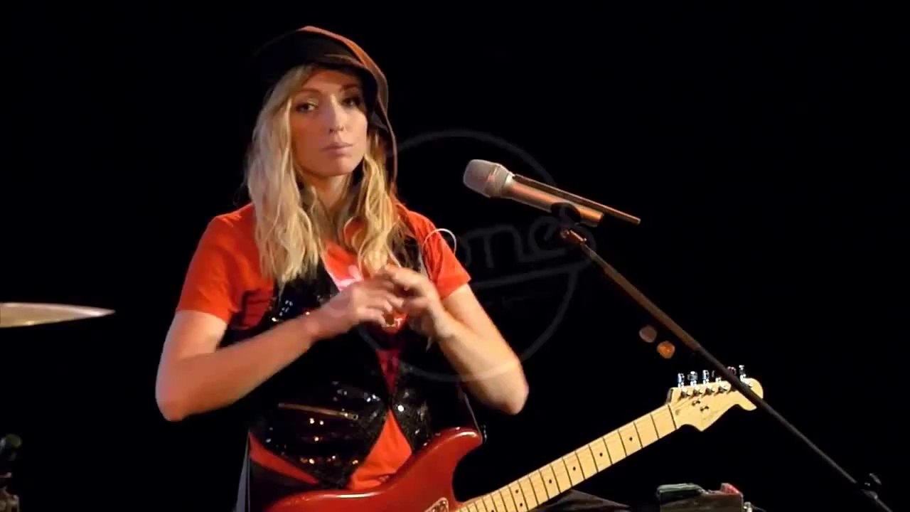 The Ting Tings * Shut Up And Let Me Go * Live