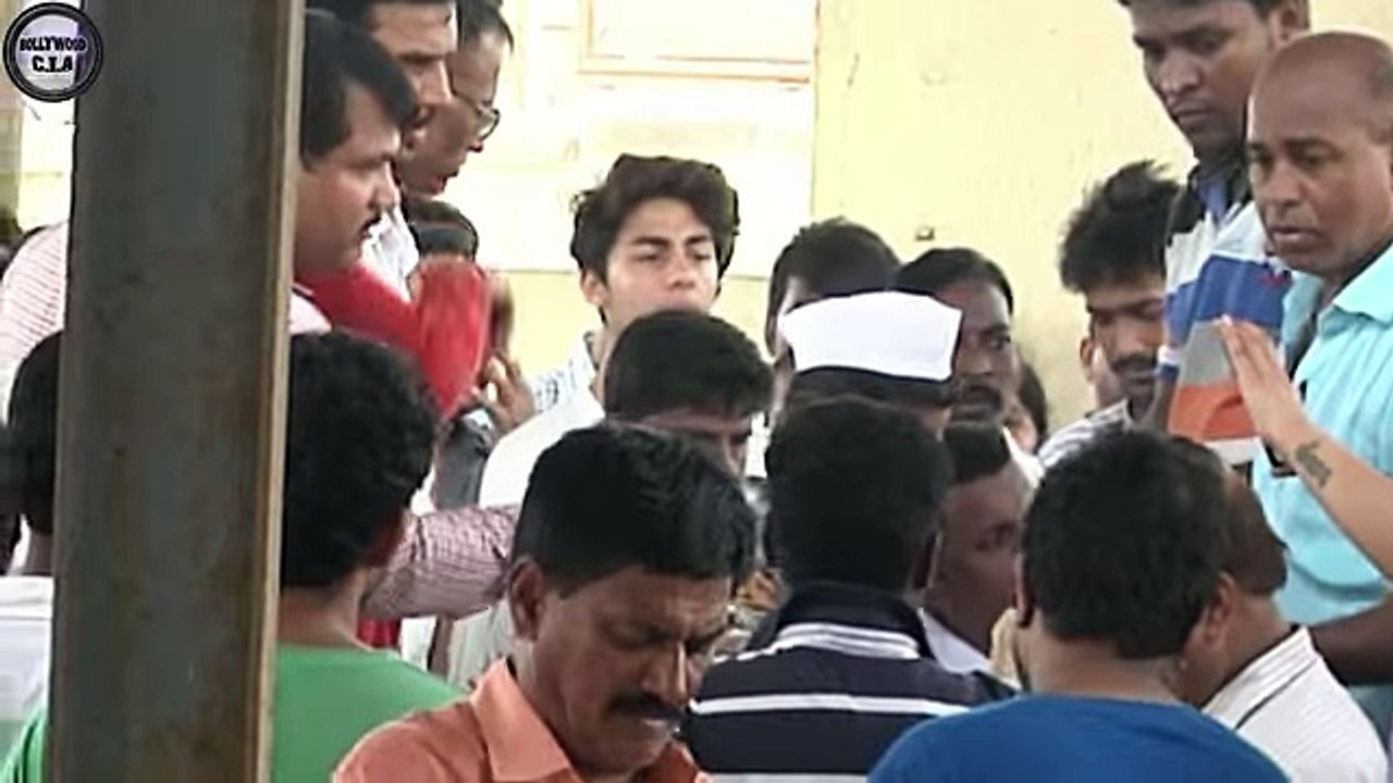 Aryan Khan Perfect COPY of father Shahrukh Khan - UNCUT FOOTAGE