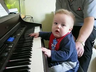 Frankie the Piano Playing Baby 6 Months Old!