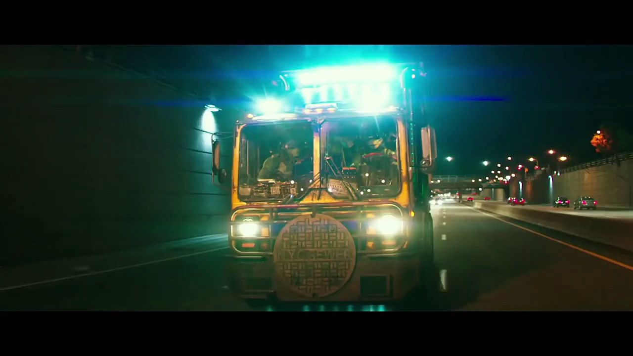 Megan Fox Behind the Scenes on Teenage Mutant Ninja Turtles 2 | MTV News