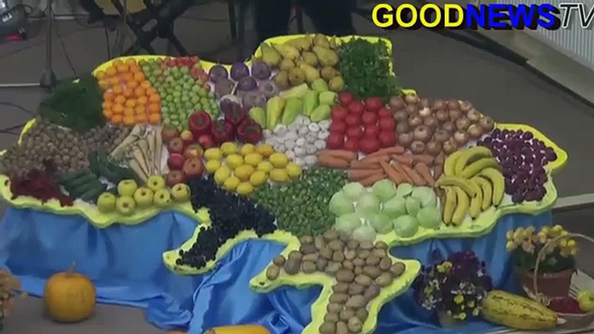 мапа України з фруктів та овочів,