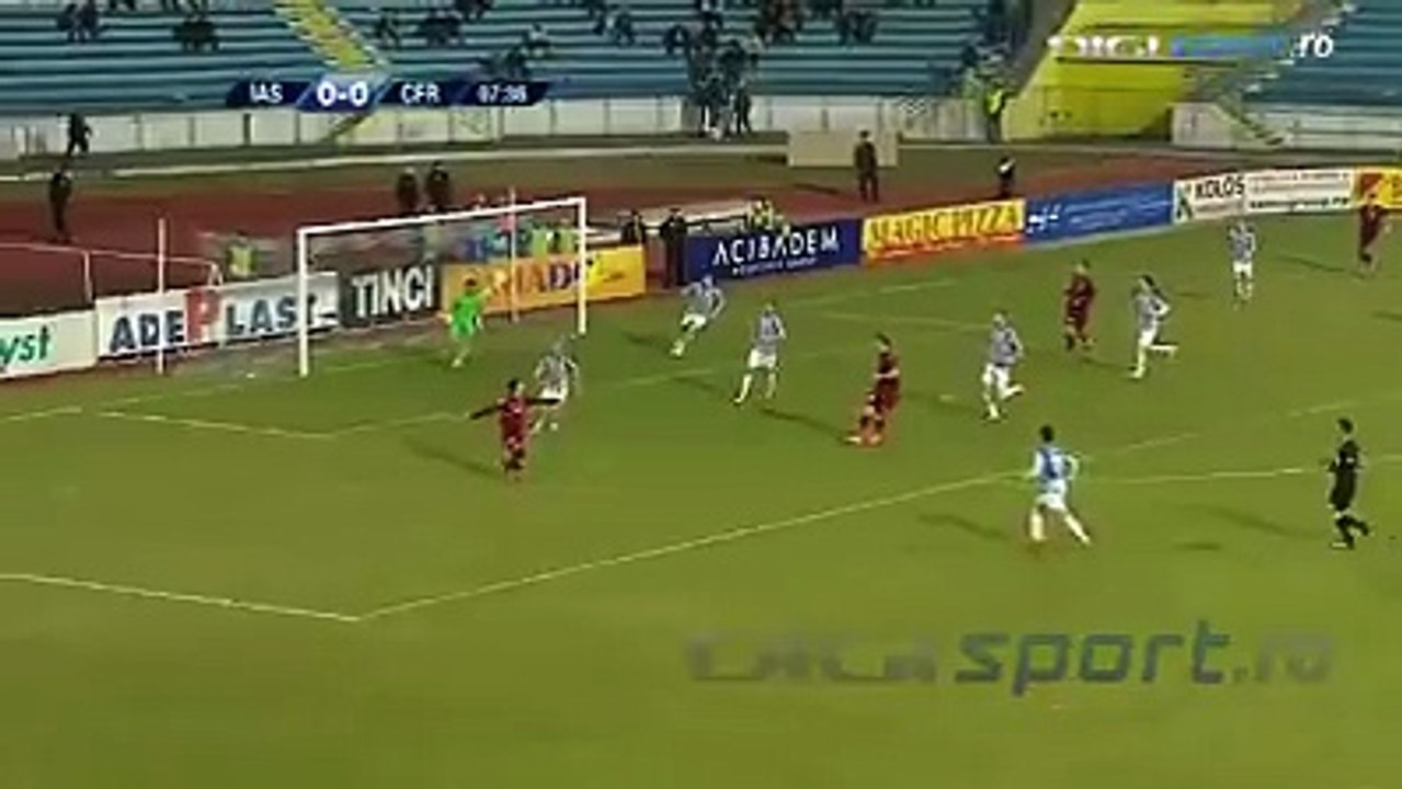 Quando um guarda-redes está inspirado e ela não quer entrar... ela não entra!