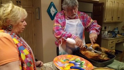 Eric carving the turkey at Thanksgiving (2015) - Short (Documentary)
