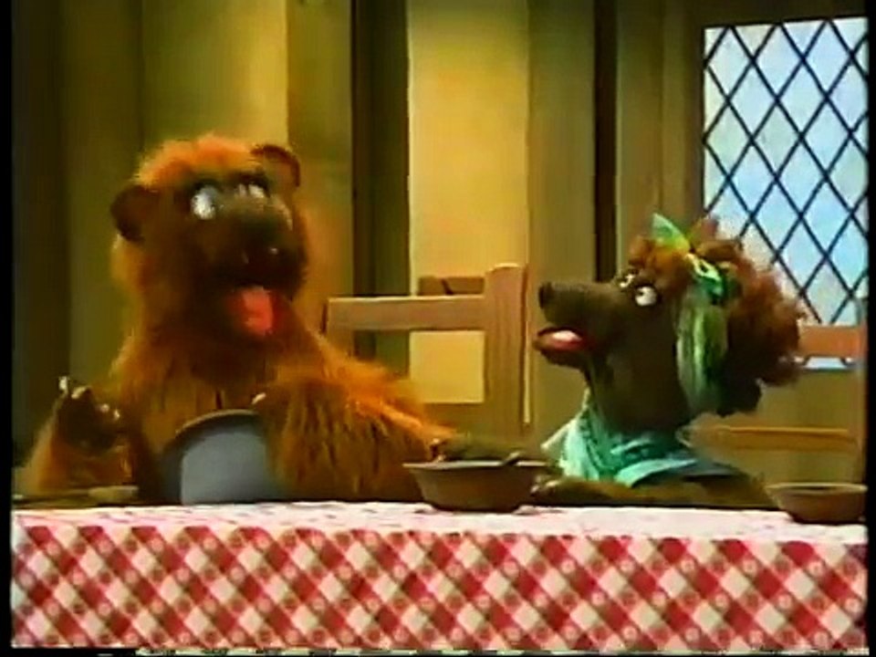 Sesame Street - Telly & Baby Bears Friendship