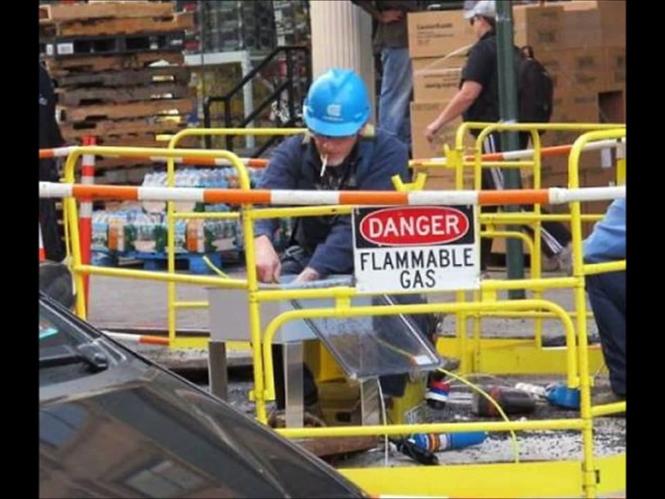 Trabajadores Locos -Workers Fail    Version 1