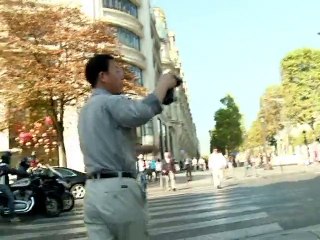 EL HOMBRE CON LOS PIES MÁS GRANDES DEL MJNDO