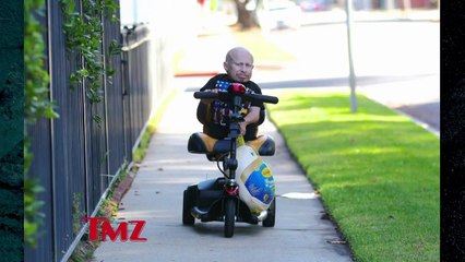 Verne Troyer Fights A Turkey!