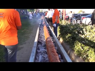 Diyarbakırlılar 21 metrelik Adana kebabı 5 dakikada bitirdi