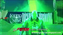 Promo en Español Latino de la firma de contrato de la lucha de Triple H vs. Brock Lesnar e