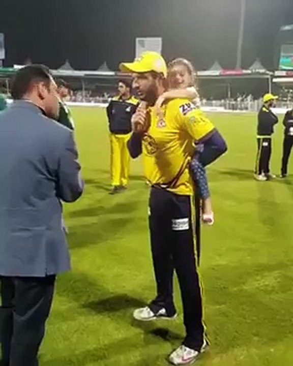 Shahid Afridi with her Daughter Asmara ! Cutest Video i have ever seen