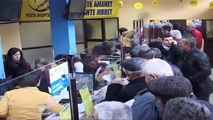 Mbeshtetje per komunitetin rom, Posta Shqiptare dhuron pako me ushqime