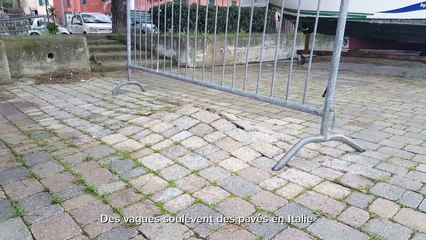 Des vagues soulèvent des pavés en Italie
