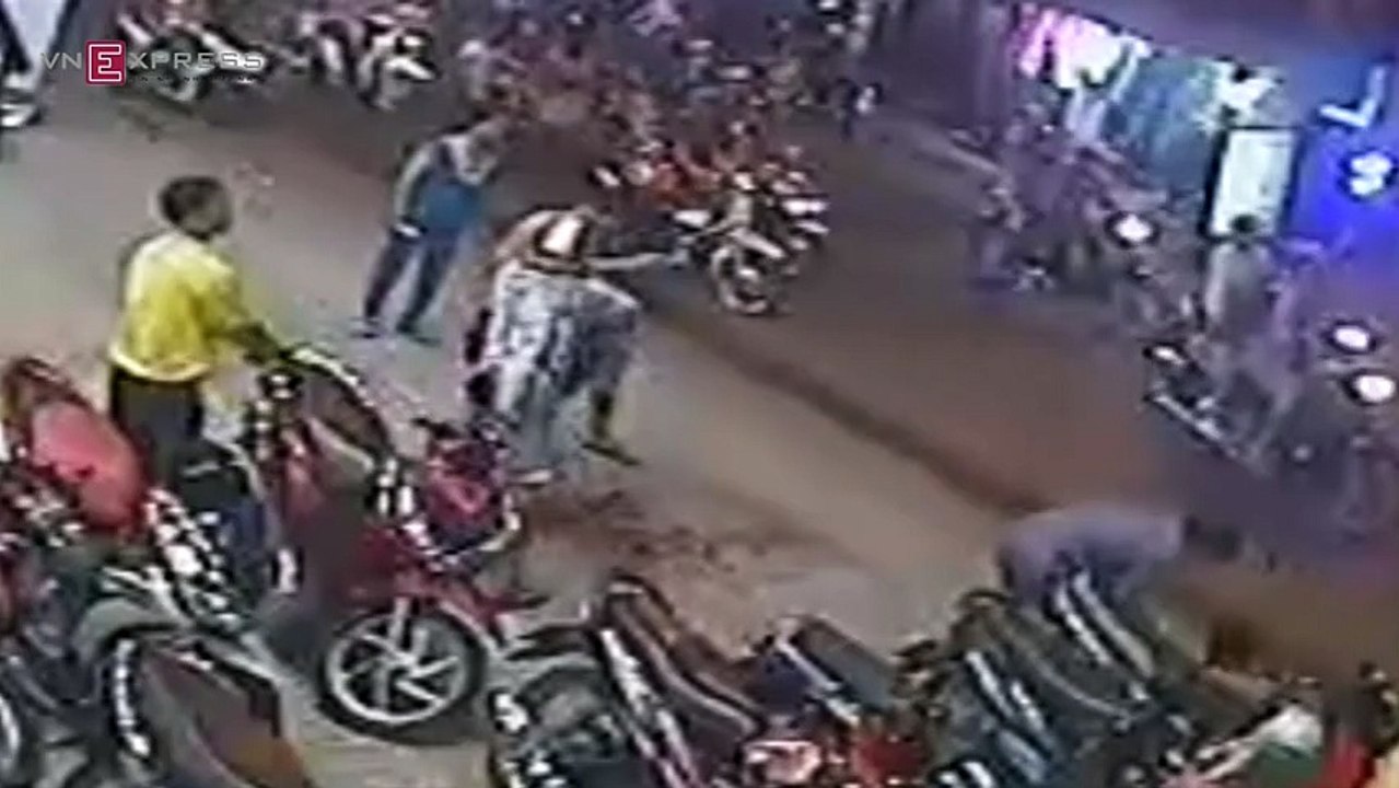 Nam thanh niên bị chém đứt lìa tay 7/3/2016