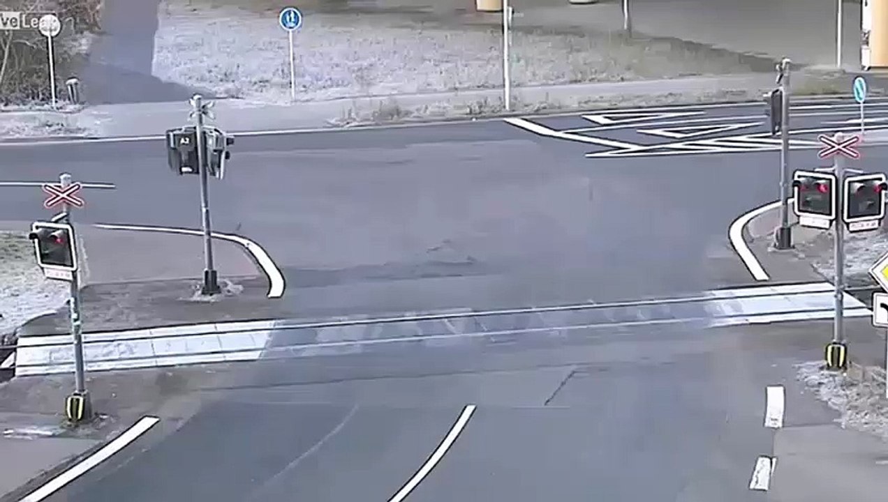 Quand un camion rencontre un train