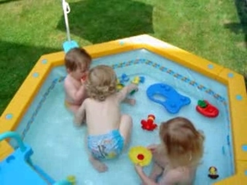 Spelen in het zwembad