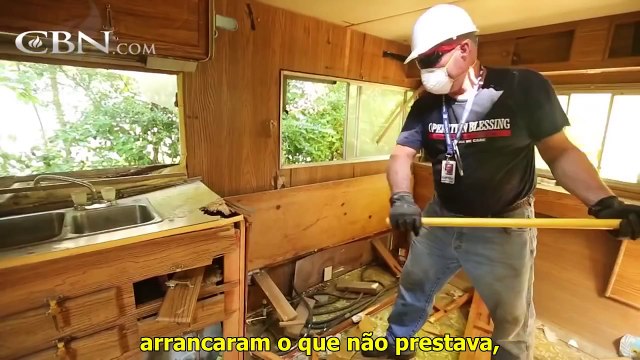 Idosa abandonada no lixo é recolhida pelos vizinhos…