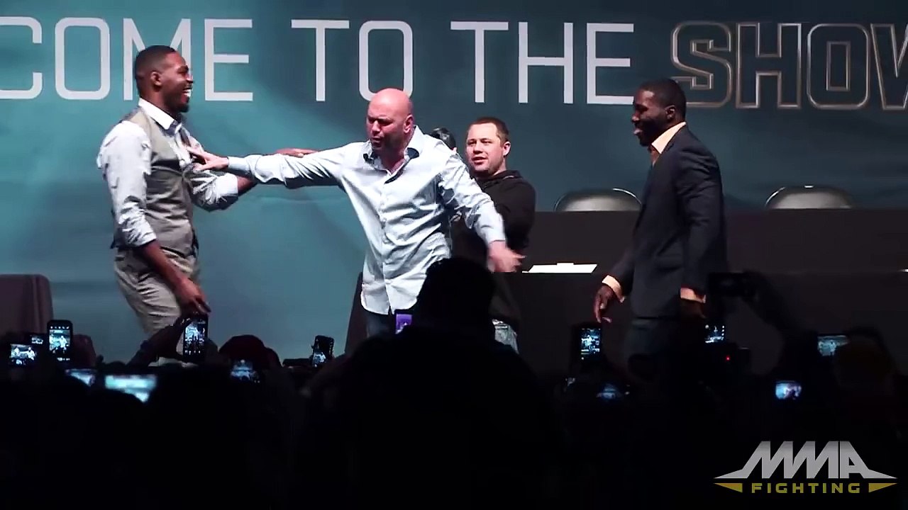 Des combattants MMA piègent le président de l'UFC