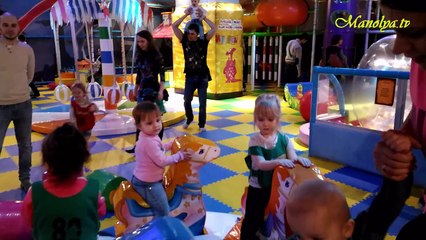 Happylon в Филионе. Маноля играет с друзьями в парке развлечений. Kid's playing