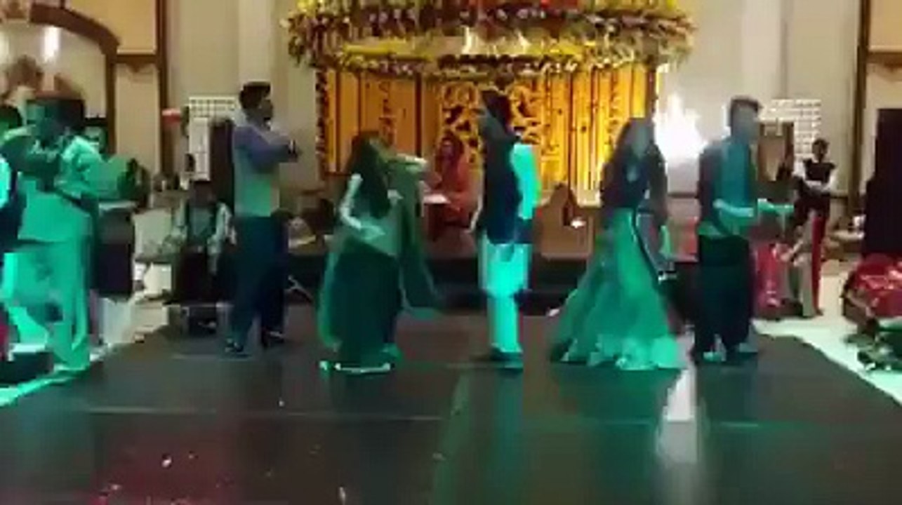 Sanam Chauhdry Dancing at Best Friend Wahaj Mehndi - 2