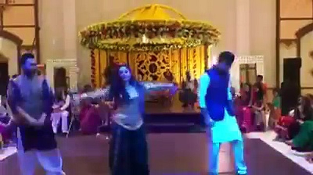 Sanam Chauhdry Dancing at Best Friend Wahaj Mehndi - 1